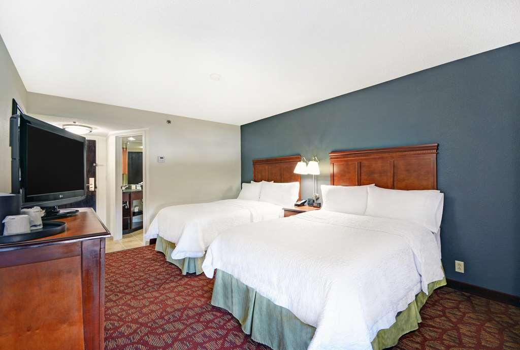 Hampton Inn Athens Room photo